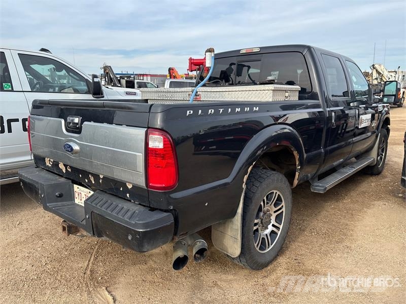 Ford F-350 Lariat 4x4 Crew Cab Pickup (Inoperable) Andere Transporter