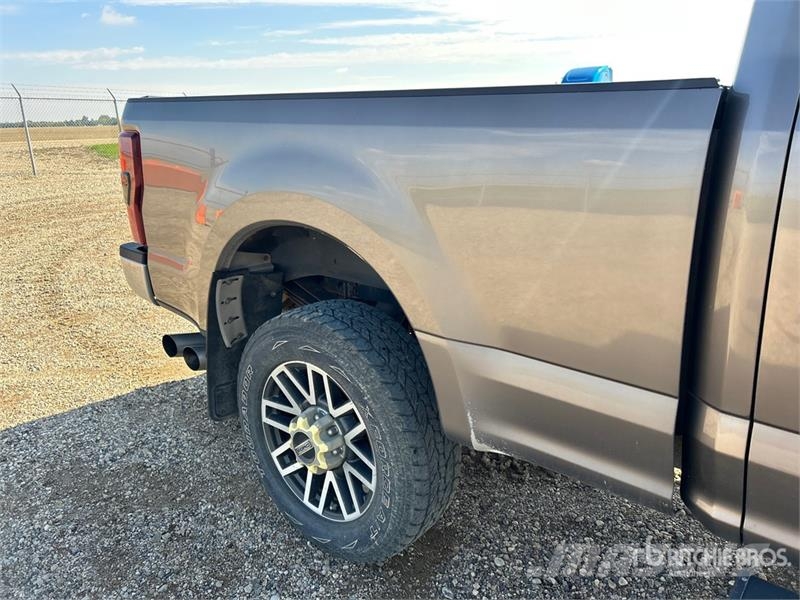 Ford F-350 Lariat 4x4 Crew Cab Pickup Прочие фургоны