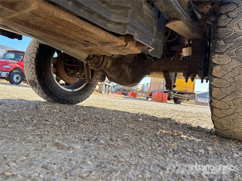 Ford F-350 Lariat 4x4 Crew Cab Pickup (Inoperable) Прочие фургоны