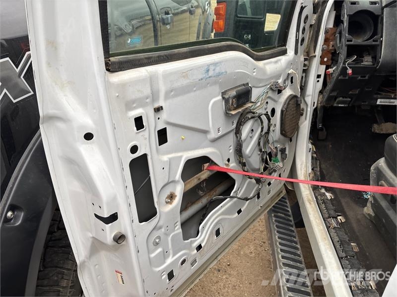 Ford F-350 Lariat 4x4 Crew Cab Pickup (Inoperable) Прочие фургоны