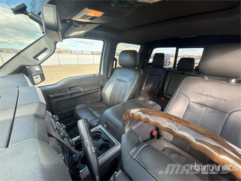 Ford F-350 Lariat 4x4 Crew Cab Pickup Ostalo