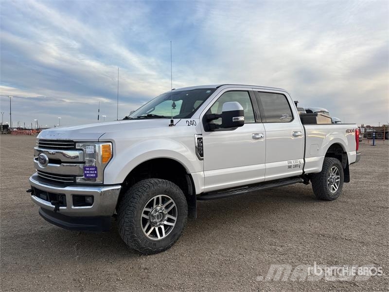 Ford F-350 Lariat 4x4 Crew Cab Pickup Ostalo