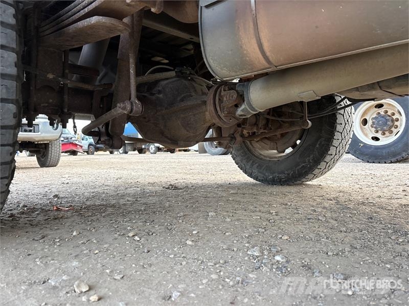 Ford F-350 Lariat 4x4 Crew Cab Pickup Ostalo