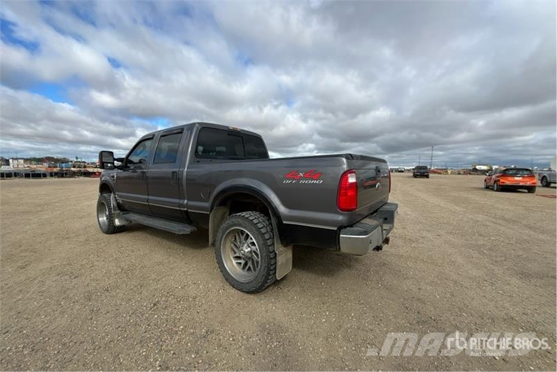 Ford F-350 Lariat 4x4 Crew Cab Pickup Ostalo