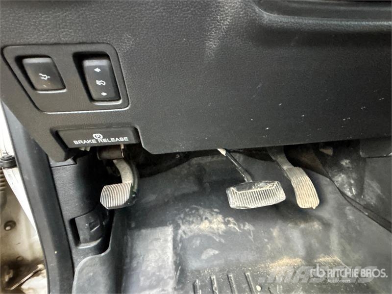 Ford F-350 Lariat 4x4 Crew Cab Pickup Ostalo