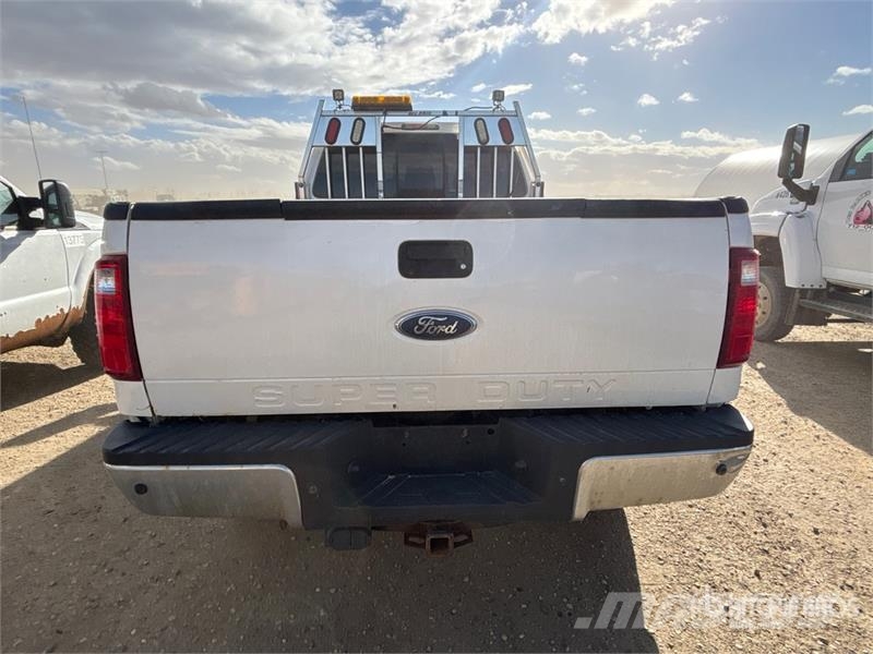 Ford F-350 Lariat 4x4 Crew Cab Pickup Ostalo