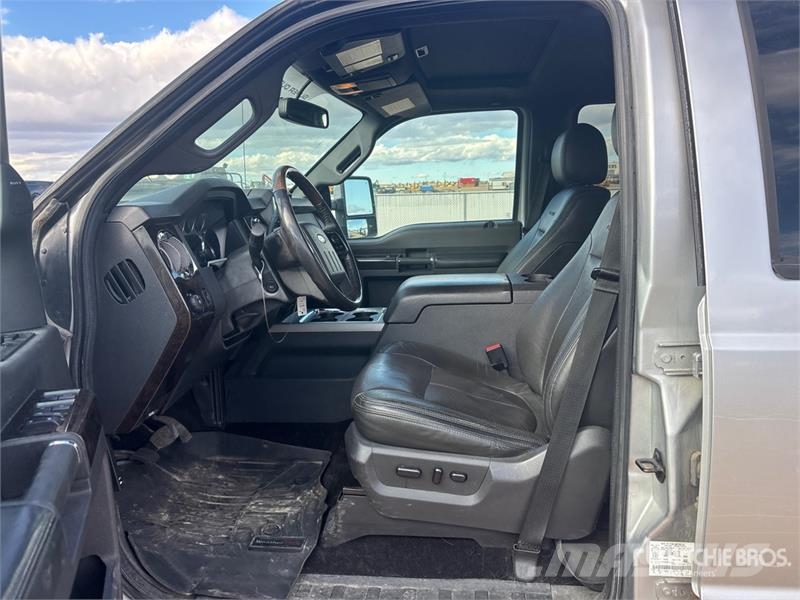 Ford F-350 Lariat 4x4 Crew Cab Pickup Ostalo