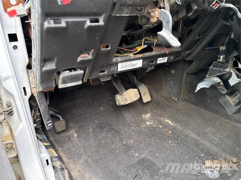 Ford F-350 Lariat 4x4 Crew Cab Pickup (Inoperable) Прочие фургоны