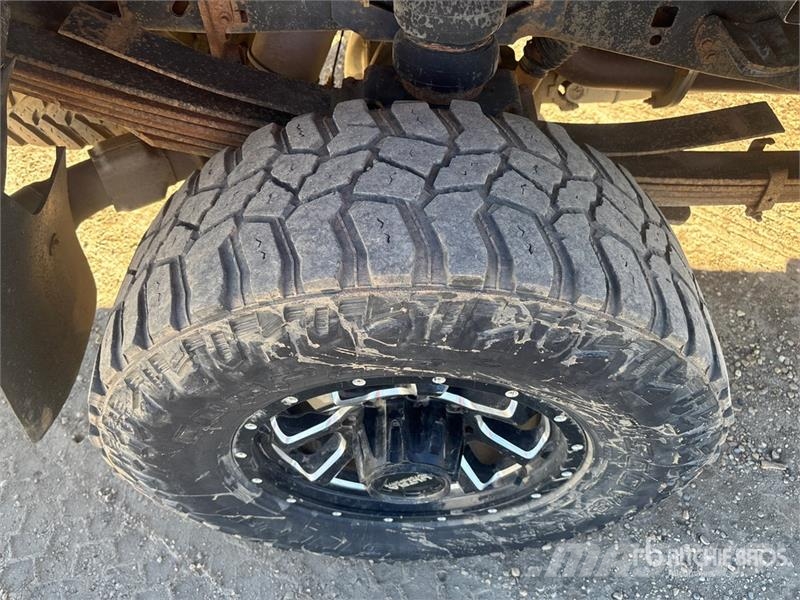 Ford F-350 Lariat 4x4 Crew Cab Pickup Diger