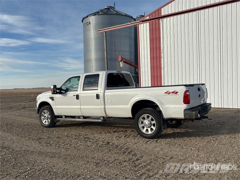Ford F-350 Lariat 4x4 Crew Cab Pickup Otros