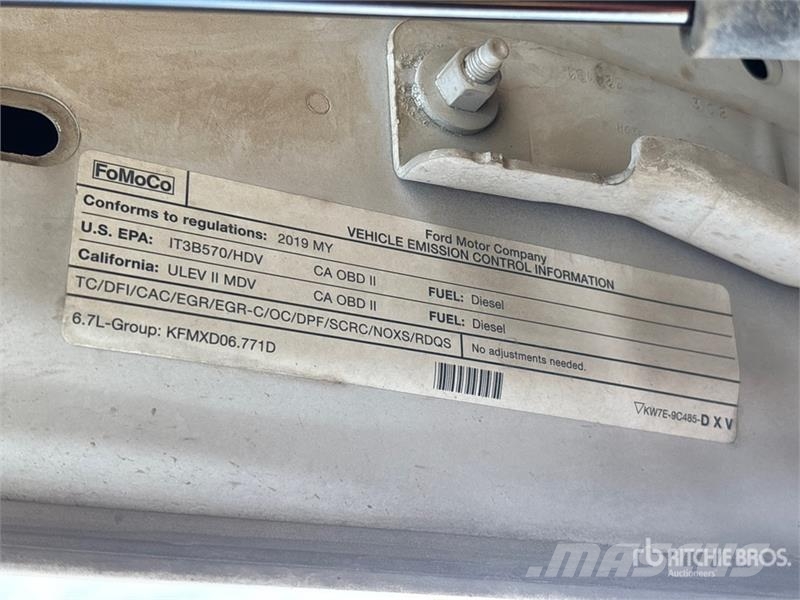Ford F-350 Lariat 4x4 Crew Cab Pickup Övriga bilar