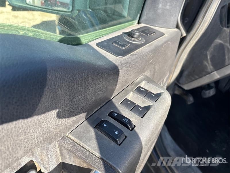 Ford F-350 Lariat 4x4 Crew Cab Pickup (Inoperable) Прочие фургоны