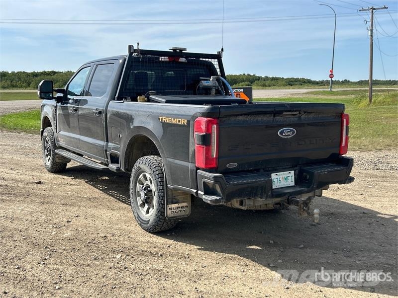 Ford F-350 Lariat Tremor 4x4 Crew Cab Pickup Andere Transporter