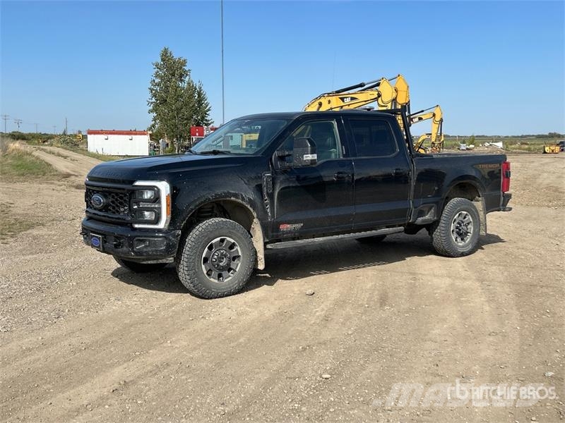 Ford F-350 Lariat Tremor 4x4 Crew Cab Pickup Andere Transporter
