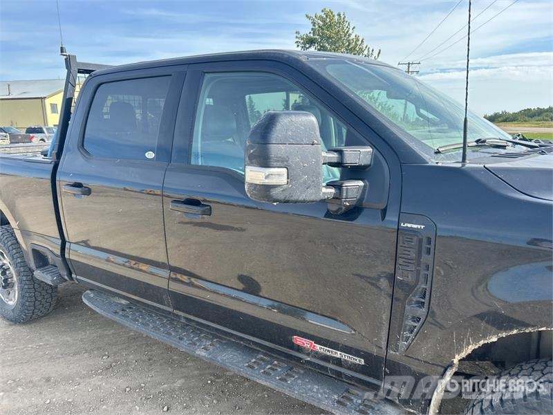 Ford F-350 Lariat Tremor 4x4 Crew Cab Pickup Andere Transporter