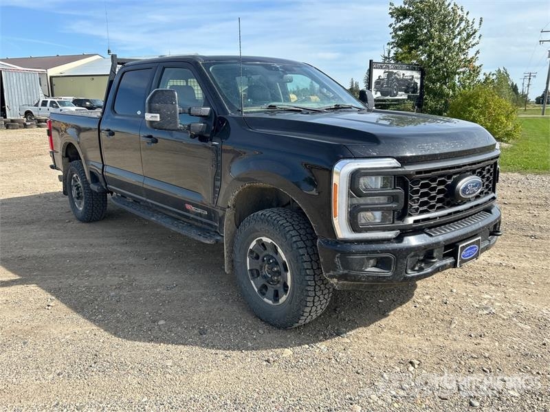Ford F-350 Lariat Tremor 4x4 Crew Cab Pickup Andere Transporter
