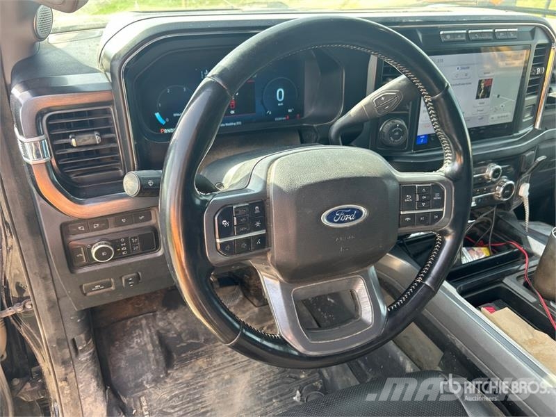 Ford F-350 Lariat Tremor 4x4 Crew Cab Pickup Andere Transporter