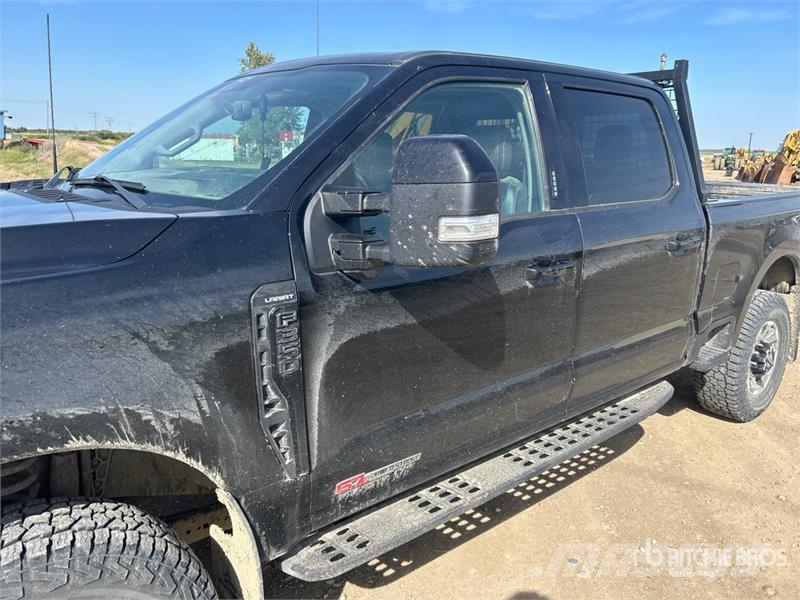 Ford F-350 Lariat Tremor 4x4 Crew Cab Pickup Andere Transporter