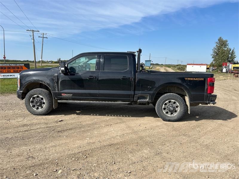 Ford F-350 Lariat Tremor 4x4 Crew Cab Pickup Andere Transporter