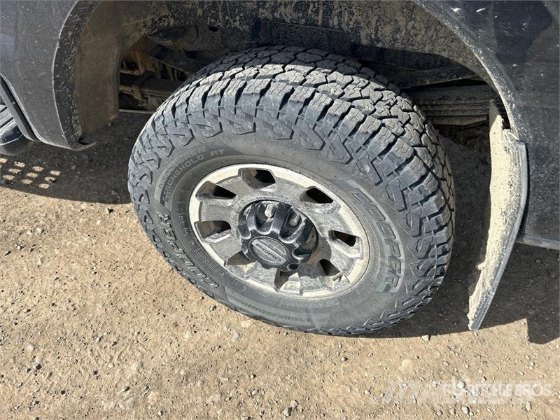 Ford F-350 Lariat Tremor 4x4 Crew Cab Pickup Andere Transporter