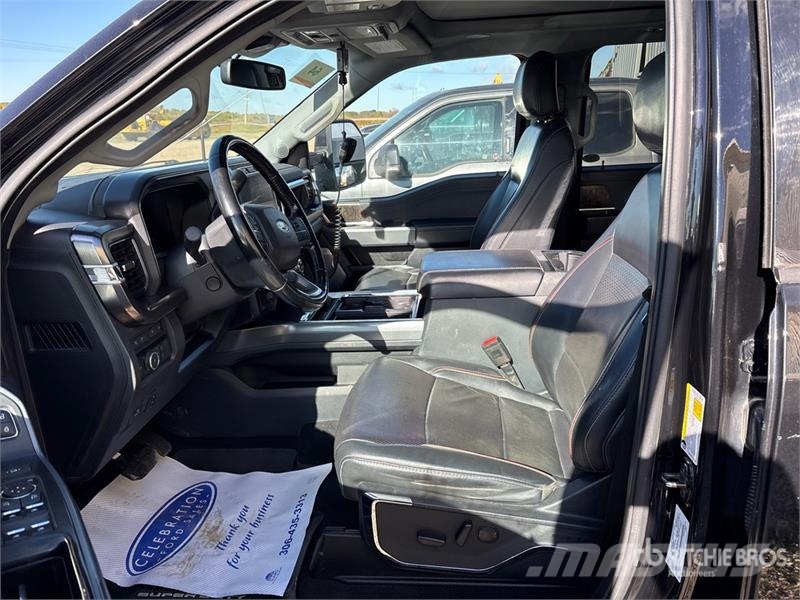 Ford F-350 Lariat Tremor 4x4 Crew Cab Pickup Andere Transporter