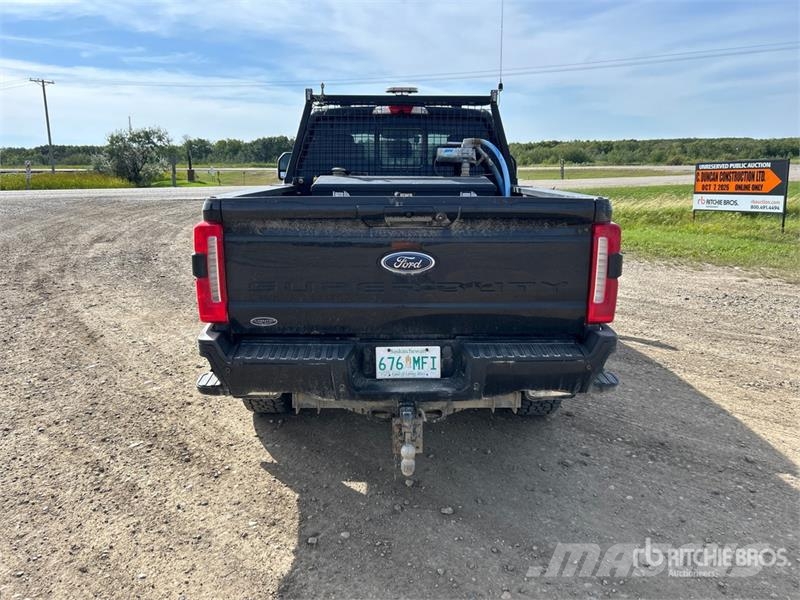 Ford F-350 Lariat Tremor 4x4 Crew Cab Pickup Andere Transporter