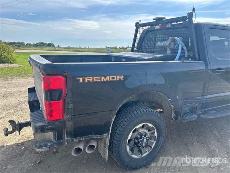Ford F-350 Lariat Tremor 4x4 Crew Cab Pickup Andere Transporter