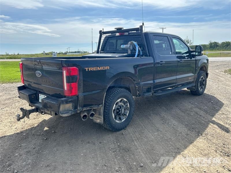 Ford F-350 Lariat Tremor 4x4 Crew Cab Pickup Andere Transporter