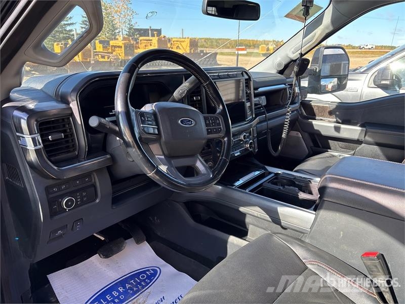 Ford F-350 Lariat Tremor 4x4 Crew Cab Pickup Andere Transporter