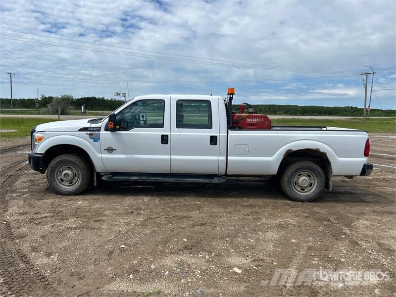 Ford F-350 Super Duty 4x4 Crew Cab Pickup Άλλα Vans