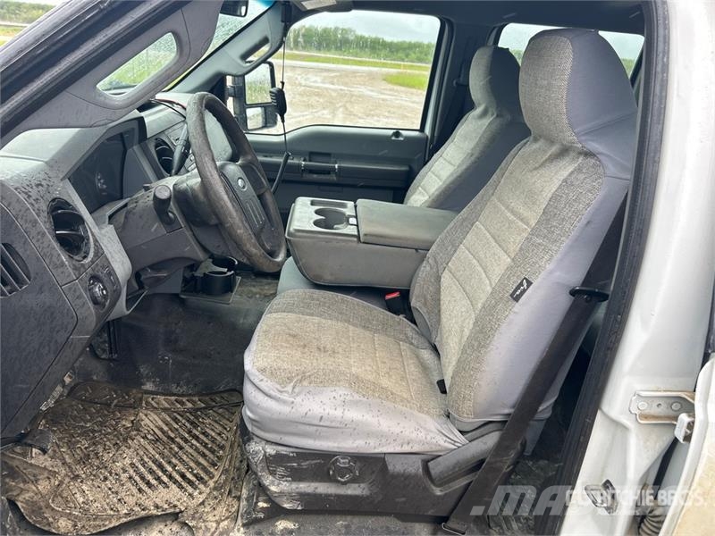 Ford F-350 Super Duty 4x4 Crew Cab Pickup Άλλα Vans