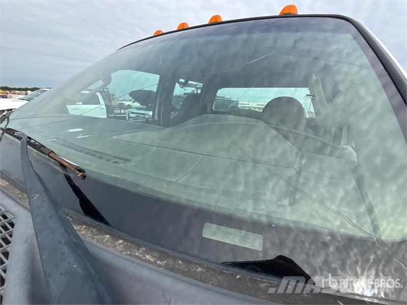 Ford F-350 XL Hytter och interiör
