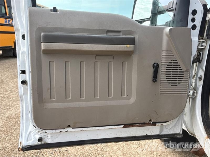 Ford F-350 XL Hytter och interiör