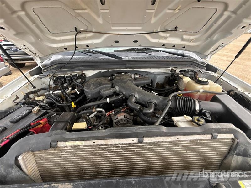 Ford F-350 XL Hytter och interiör
