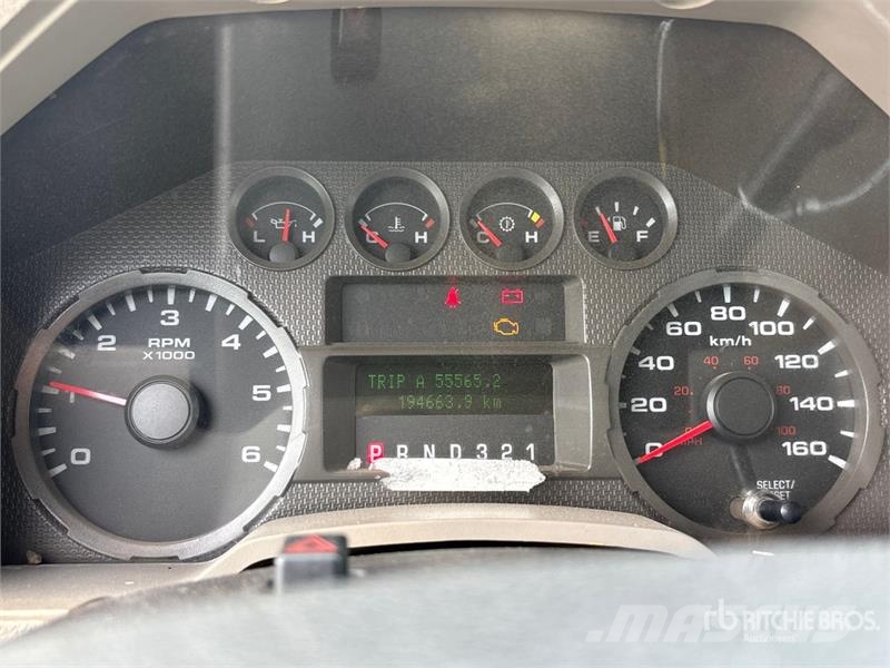 Ford F-350 XL Hytter och interiör