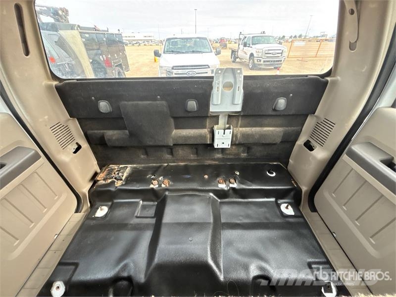 Ford F-350 XL Hytter och interiör