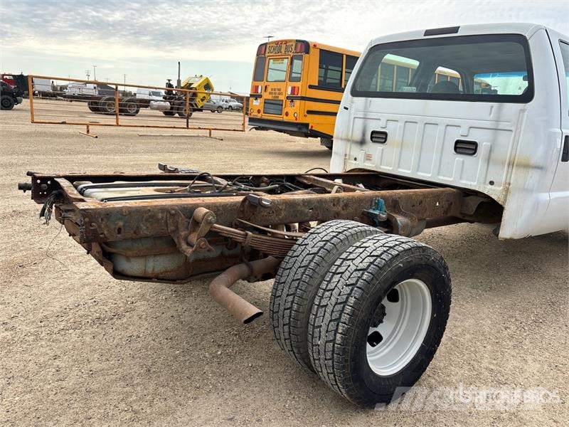 Ford F-350 XL Hytter och interiör