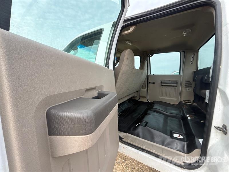 Ford F-350 XL Hytter och interiör