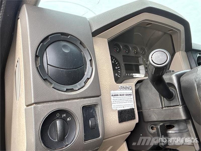 Ford F-350 XL Hytter och interiör