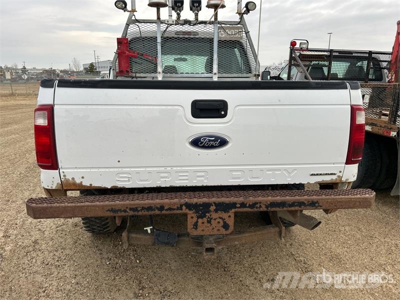 Ford F-350 XL 4x4 Crew Cab Pickup (Inoperable) Egyéb