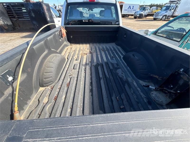 Ford F-350 XL 4x4 Crew Cab Pickup Drugi