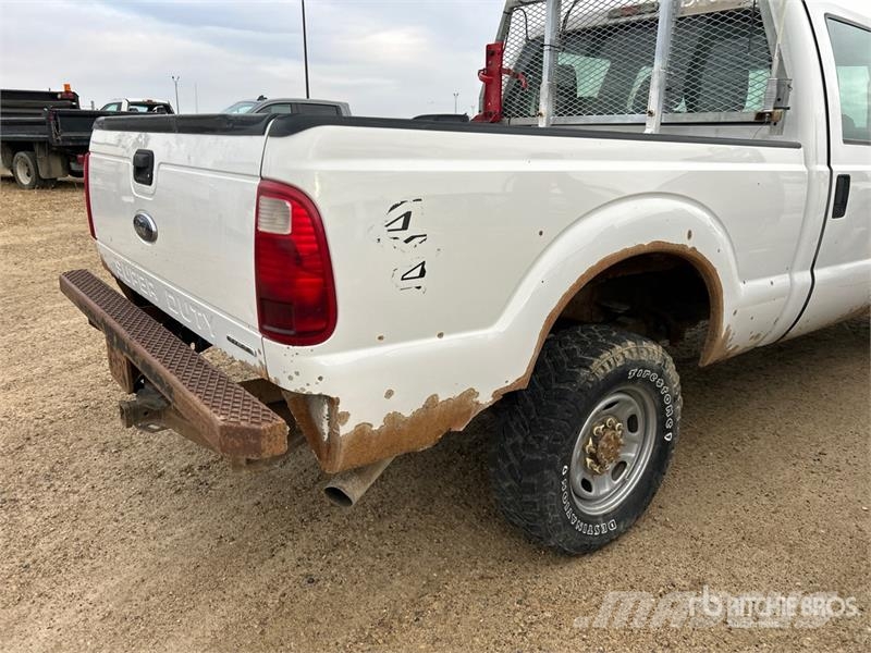 Ford F-350 XL 4x4 Crew Cab Pickup (Inoperable) Egyéb