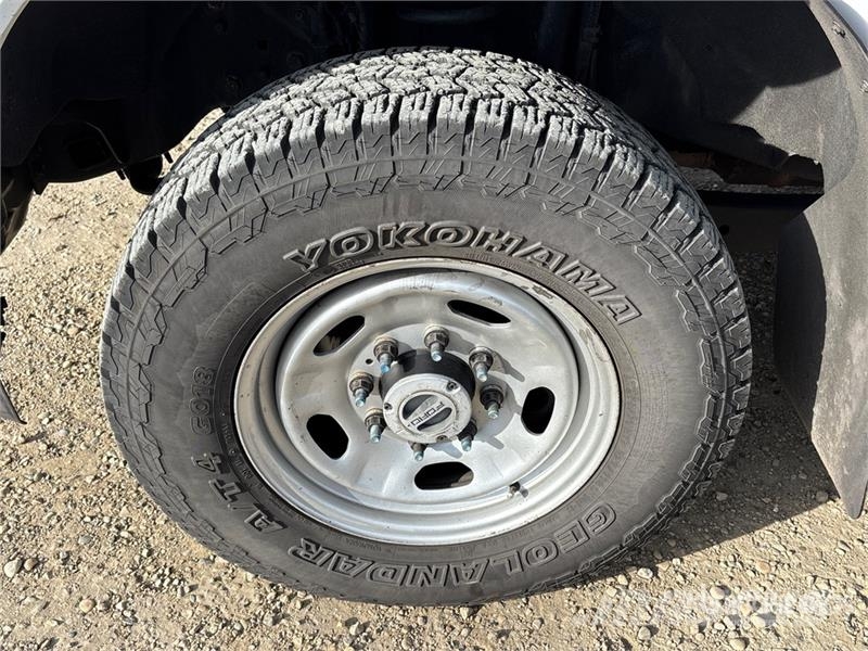 Ford F-350 XL 4x4 Crew Cab Pickup Muu