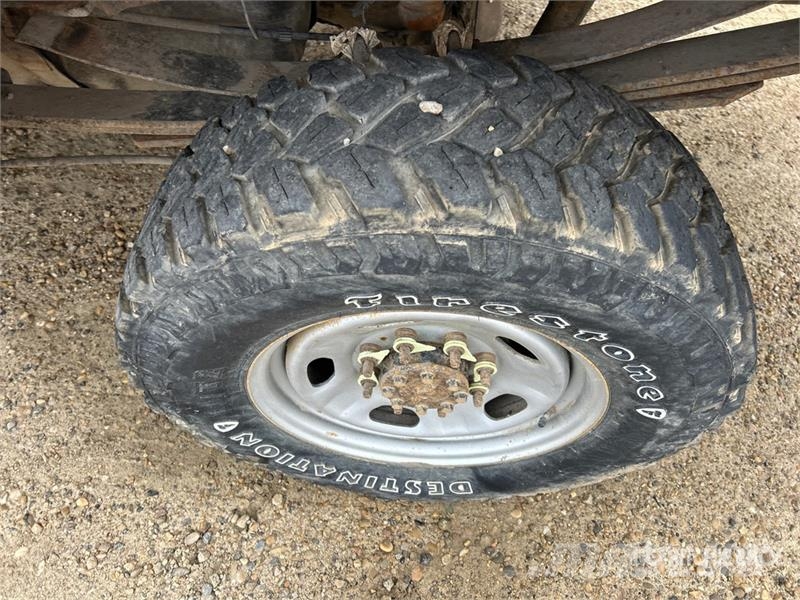 Ford F-350 XL 4x4 Crew Cab Pickup (Inoperable) Egyéb