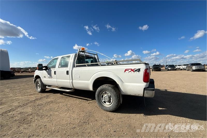 Ford F-350 XL 4x4 Crew Cab Pickup Otras furgonetas