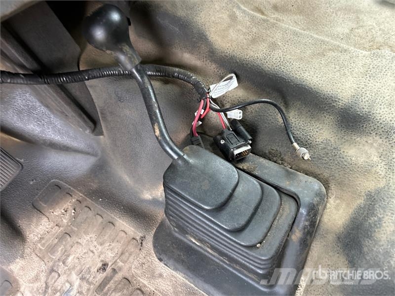 Ford F-350 XL 4x4 Crew Cab Pickup (Inoperable) Egyéb