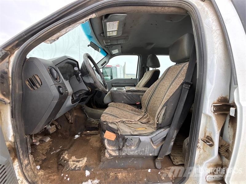 Ford F-350 XL 4x4 Crew Cab Pickup Ostalo