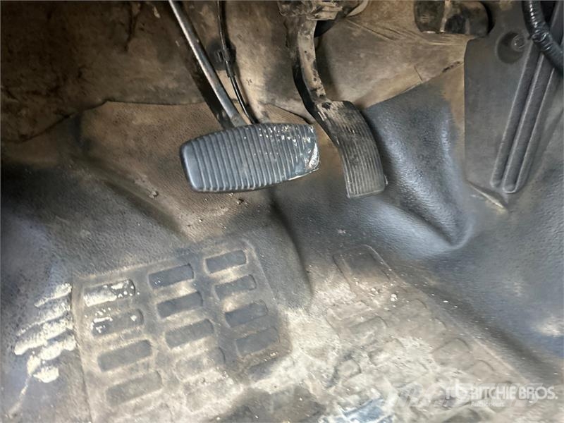 Ford F-350 XL 4x4 Crew Cab Pickup (Inoperable) Egyéb