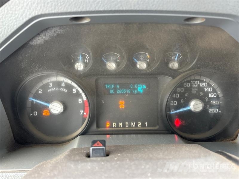 Ford F-350 XL 4x4 Crew Cab Pickup Ostalo