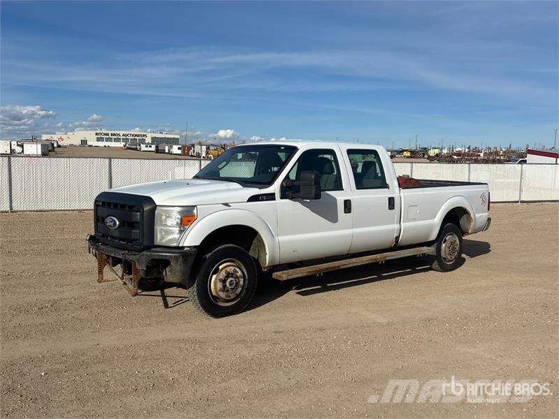 Ford F-350 XL 4x4 Crew Cab Pickup Autre fourgon / utilitaire